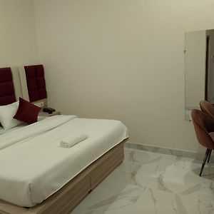 Hotel Lr Delite Inn